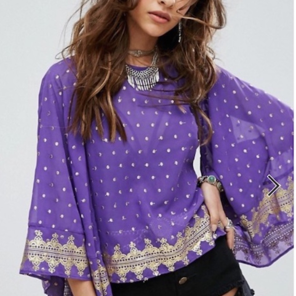 Blouse w/Wide Sleeves & Open Back